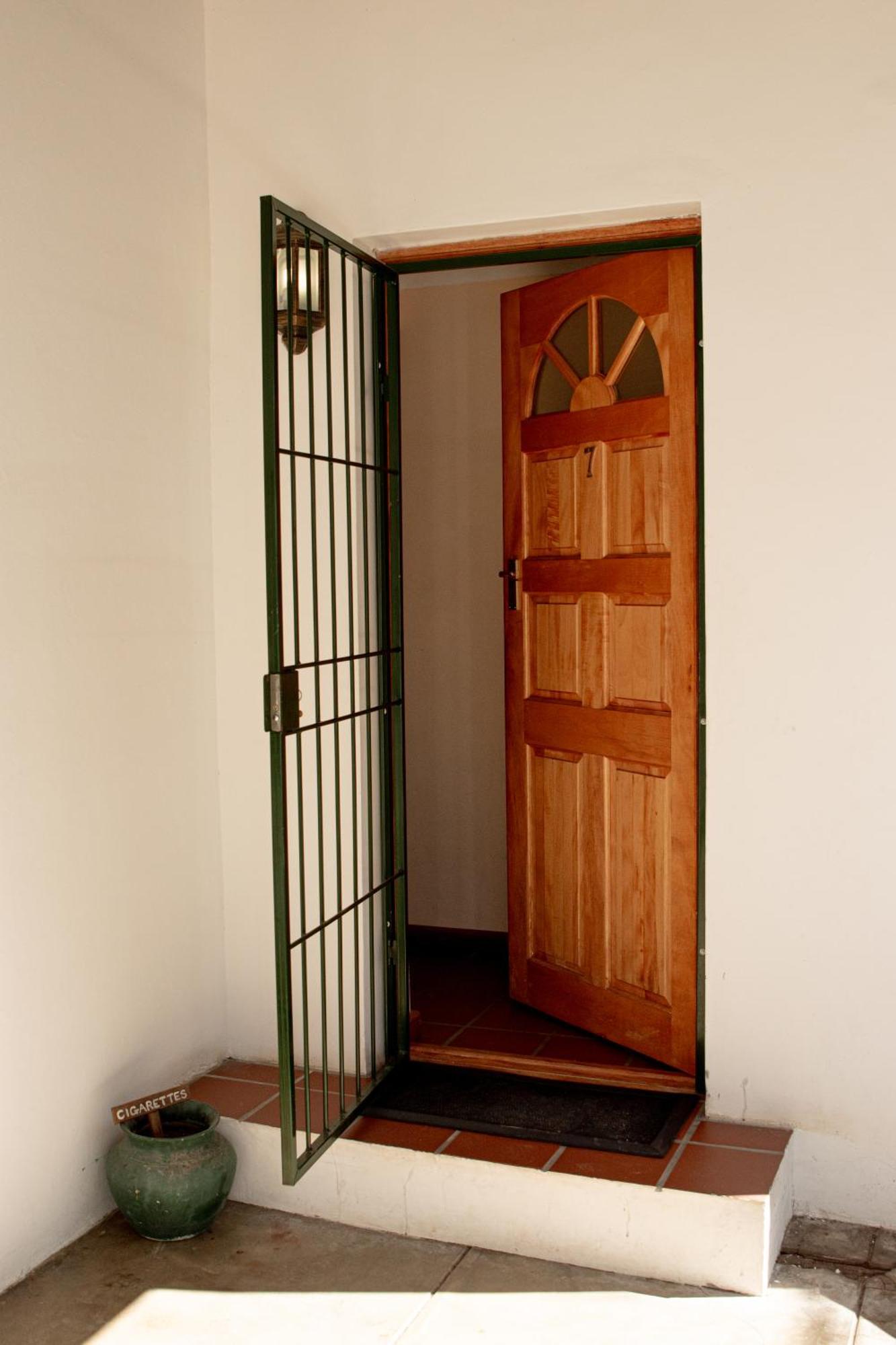 4 Rothman Street B&B Graaff-Reinet エクステリア 写真